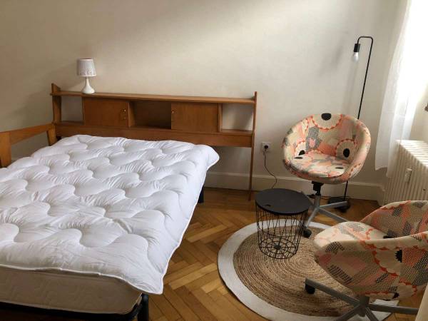 Colocation / Appartement 4 pièces de 84 m², Chambéry, Rue Jules Ferry / Photo 2