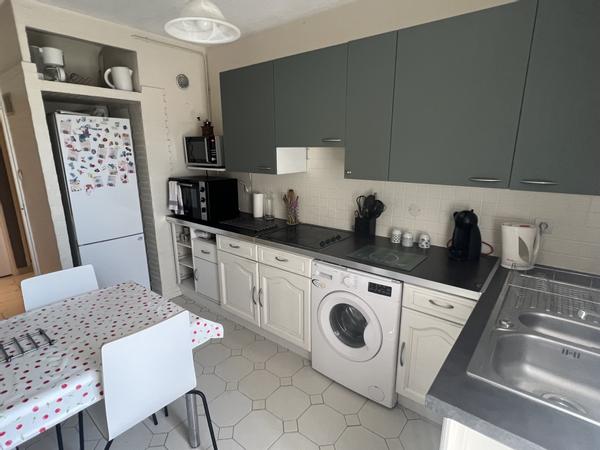 Colocation / Appartement 4 pièces de 69 m², Saint-Martin-d'Hères, Impasse Du Pontet / Photo 2