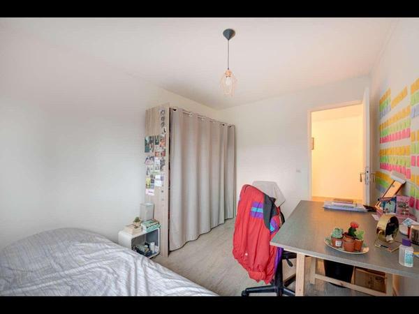 Colocation / Appartement 5 pièces de 84 m², Bron, Avenue du 8 Mai 1945 / Photo 2