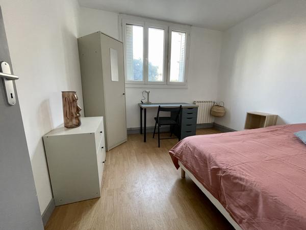 Colocation / Appartement 4 pièces de 71 m², Grenoble, Rue Henri Dunant / Photo 2