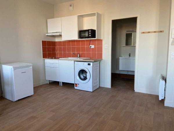 Location / Appartement 1 pièce de 28 m², Bordeaux, Rue de Bègles / Photo 2