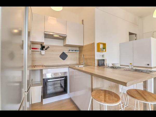 Colocation / Appartement 5 pièces de 80 m², Nîmes, Place Hubert Rouger / Photo 2