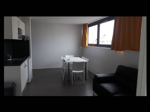 Location / Résidence 3 pièces de 35 m², Bordeaux, 204 Cours du Médoc / Photo 2