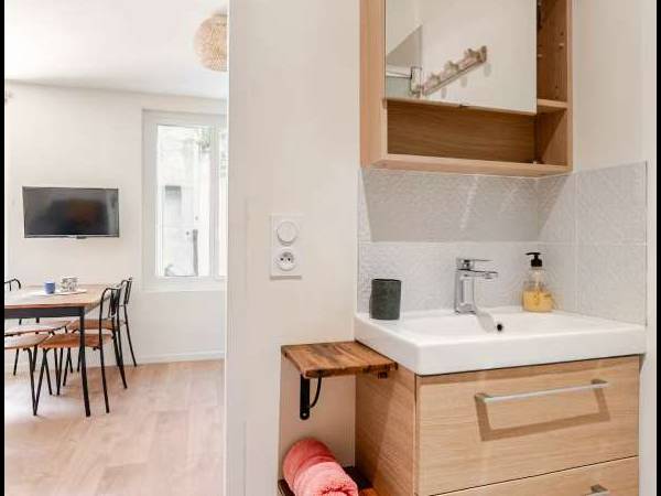 Location / Maison 1 pièce de 26 m², Bordeaux, Rue Montfaucon / Photo 2