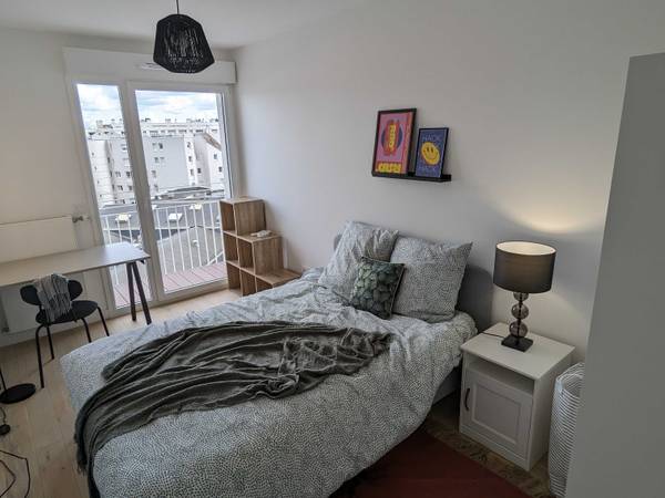 Colocation / Appartement 4 pièces de 94 m², Clichy, Rue Médéric Clichy / Photo 2