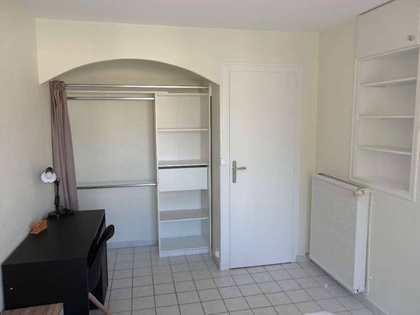 Colocation / Maison 8 pièces de 145 m², Niort, Rue des Gataudières / Photo 4