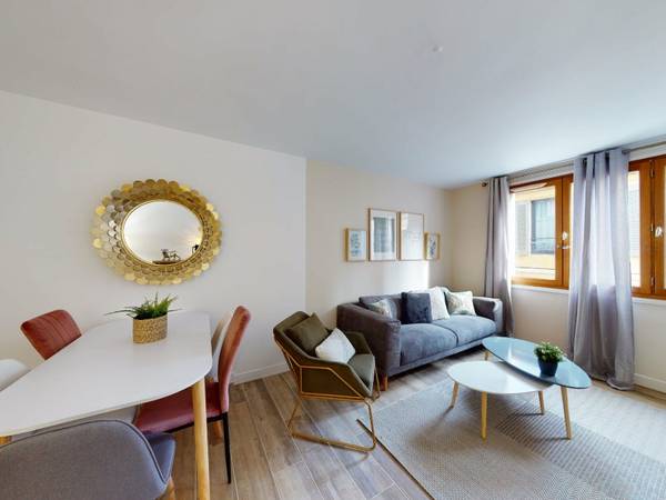 Colocation / Appartement 6 pièces de 99 m², Nîmes, Rue Cotelier / Photo 2