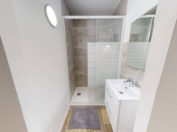 Colocation / Appartement 6 pièces de 99 m², Nîmes, Rue Cotelier / Photo 11