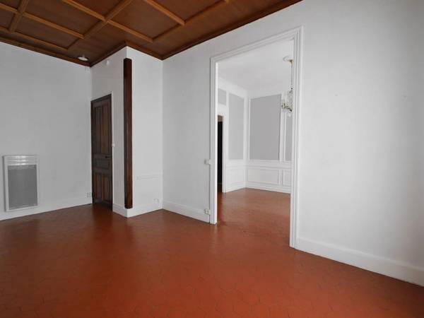 Location / Appartement 3 pièces de 90 m², Nîmes / Photo 2