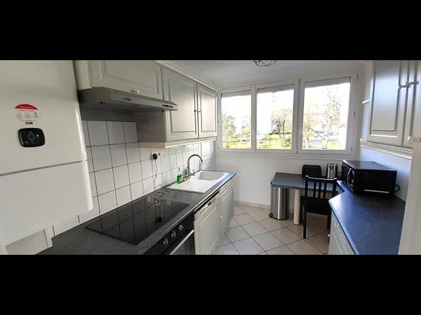 Colocation / Appartement 4 pièces de 73 m², Cholet, Rue Charles de Foucauld / Photo 2