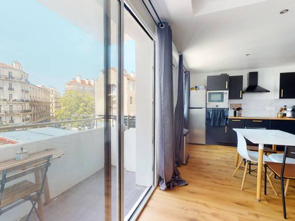 Location / Appartement 3 pièces de 55 m², Marseille, Rue de la Joliette / Photo 2