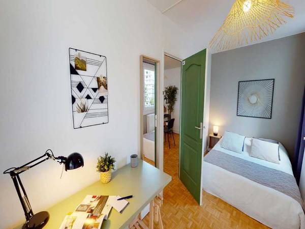Colocation / Appartement 4 pièces de 90 m², Courbevoie, Square Henri Regnault / Photo 2
