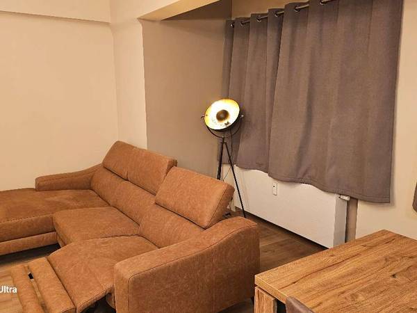 Colocation / Appartement 4 pièces de 75 m², Charleroi, Rue du Beffroi / Photo 2