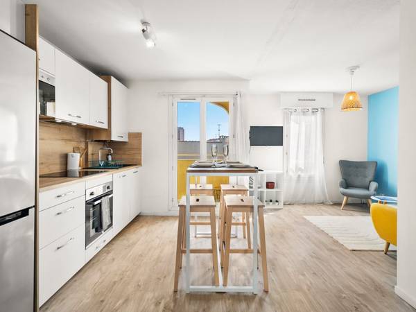 Colocation / Appartement 5 pièces de 85 m², Toulon, Rue des Remparts / Photo 2