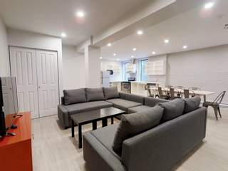 Room share / 8 rooms apartment · 200 m², Montréal