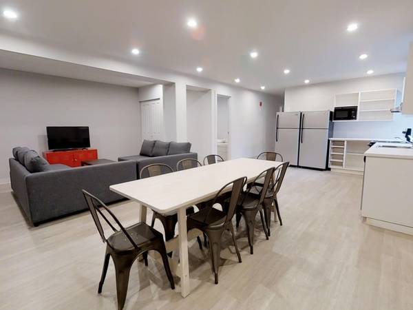 Colocation / Appartement 8 pièces de 200 m², Montréal / Photo 2
