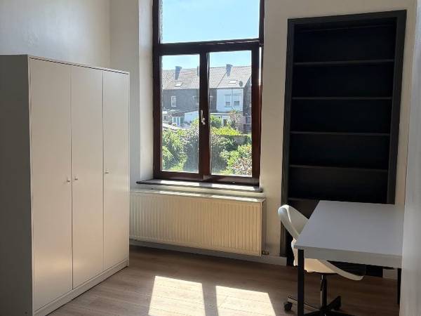 Coliving / Duplex 4 pièces de 120 m², Charleroi, Rue Emile Vandervelde / Photo 2