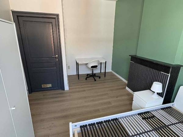 Coliving / Duplex 4 pièces de 120 m², Charleroi, Rue Emile Vandervelde / Photo 2