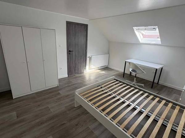 Coliving / Duplex 4 pièces de 120 m², Charleroi, Rue Emile Vandervelde / Photo 7