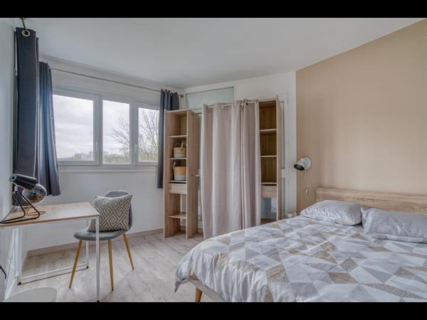 Colocation / Appartement 6 pièces de 82 m², Champs-sur-Marne, Allée Paul Langevin / Photo 12