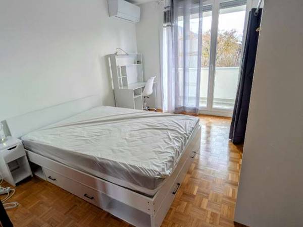 Colocation / Appartement 4 pièces de 80 m², Saint-Martin-d'Hères, Rue du 19 Mars 1962 / Photo 2