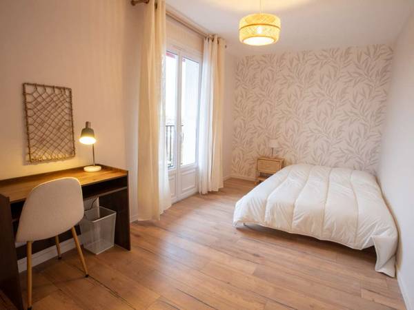 Colocation / Appartement 6 pièces de 86 m², Talence, Rue de Suzon / Photo 2