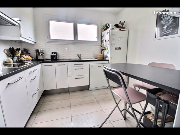 Colocation / Appartement 5 pièces de 93 m², Montigny-le-Bretonneux, Allée De L'ivraie / Photo 2