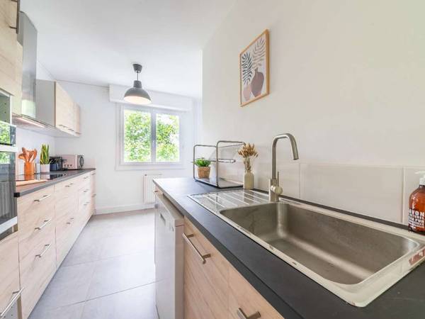 Colocation / Appartement 5 pièces de 98 m², Lyon, Boulevard Yves Farge / Photo 2