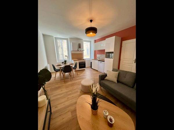 Colocation / Appartement 4 pièces de 76 m², Marseille, Rue Brunet / Photo 2