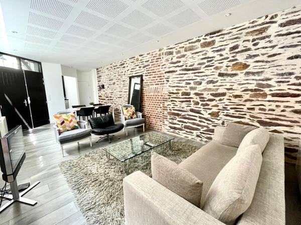 Location / Appartement 2 pièces de 52 m², Rennes, Rue Dupont des Loges / Photo 2