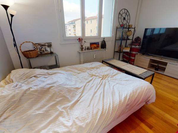 Colocation / Appartement 5 pièces de 75 m², Vénissieux, Rue Paul Bert / Photo 2