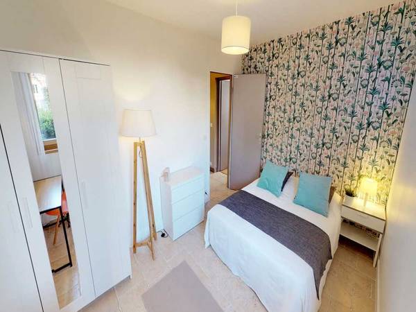 Colocation / Appartement 4 pièces de 100 m², Clichy, Rue des Cailloux / Photo 2