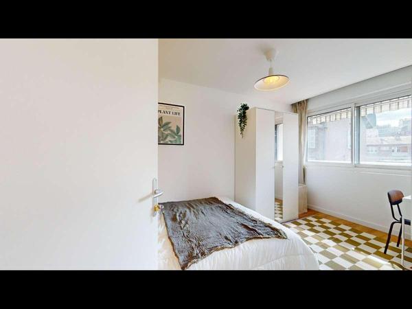Colocation / Appartement 5 pièces de 79 m², Clermont-Ferrand, Rue Henri Barbusse / Photo 2
