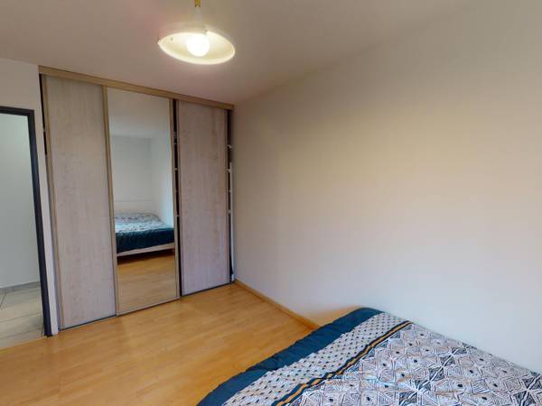 Colocation / Appartement 5 pièces de 123 m², Grenoble, Place des Géants / Photo 2