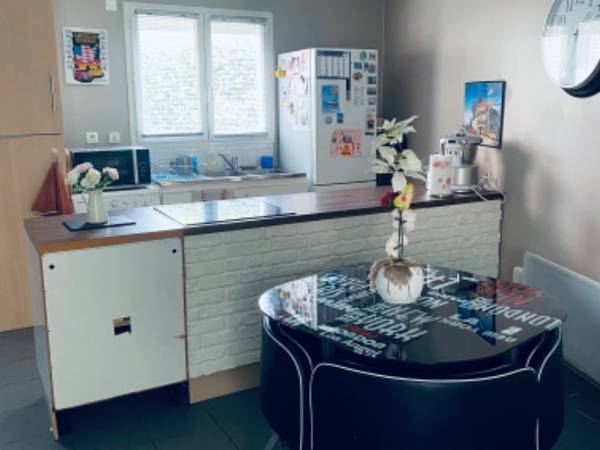 Homestay / 3-bedroom house · 70 m², Saint-Genis-les-Ollières, Rue du Guillot / Photo 2