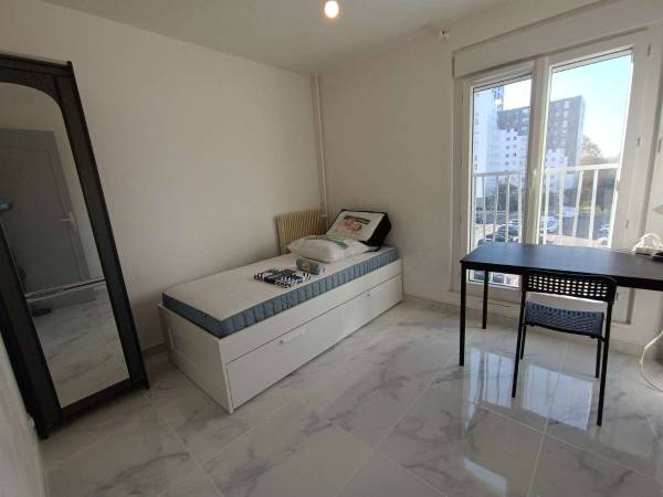 Colocation / Appartement 5 pièces de 83 m², Antony, Parvis du Breuil / Photo 3