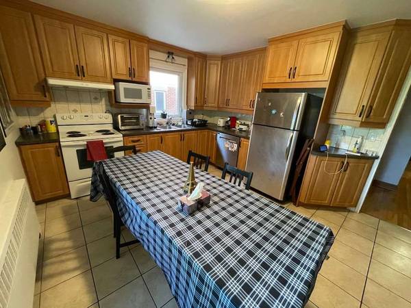 Colocation / Appartement 5 pièces de 8 m², Montréal, Rue André-Jobin / Photo 2