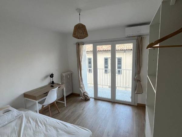 Colocation / Appartement 5 pièces de 70 m², Nîmes, Rue Ménard / Photo 4