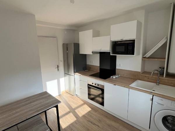 Colocation / Appartement 5 pièces de 70 m², Nîmes, Rue Ménard / Photo 2