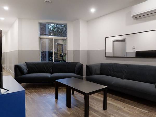 Colocation / Appartement 8 pièces de 175 m², Montréal / Photo 2