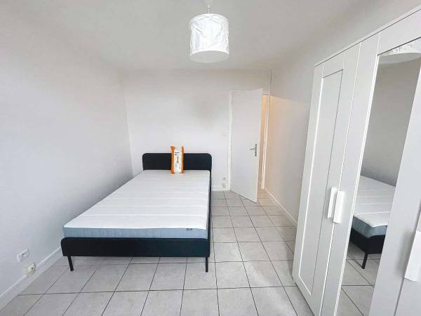 Flatsharing / 3-bedroom flat · 81 m², Feyzin, Place Claudius Bery / Photo 2