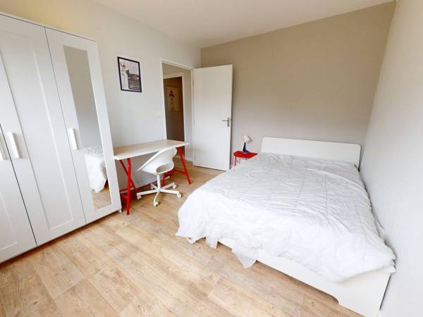 Colocation / Appartement 5 pièces de 89 m², Lyon, Rue de la Chapelle / Photo 2