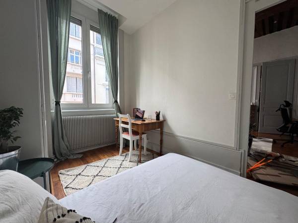 Colocation / Appartement 3 pièces de 65 m², Lyon, Rue Garibaldi / Photo 2
