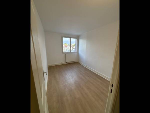 Colocation / Appartement 4 pièces de 71 m², Saint-Denis, Avenue Roger Semat / Photo 2