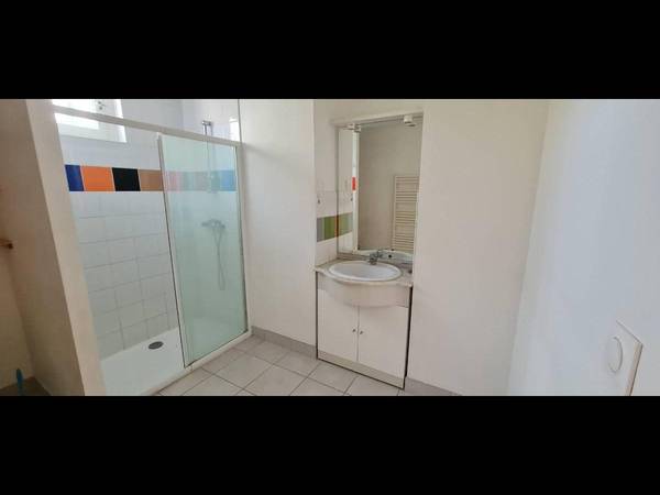 Chambre pour étudiant / Appartement 4 pièces de 80 m², Vénissieux / Photo 6