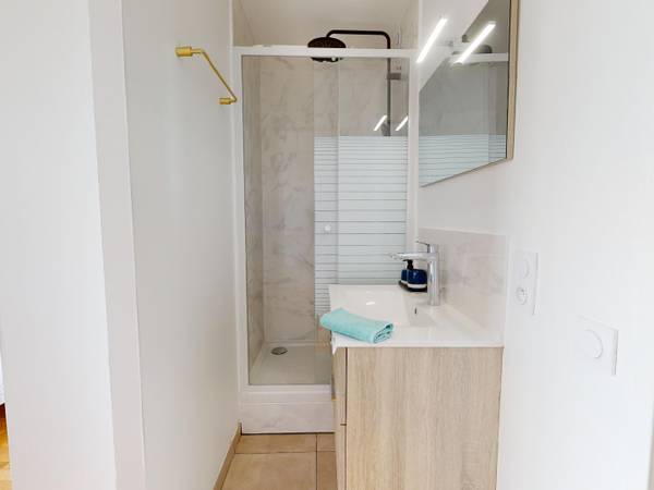 Colocation / Appartement 6 pièces de 93 m², Villeurbanne, Rue du Cimetière / Photo 2