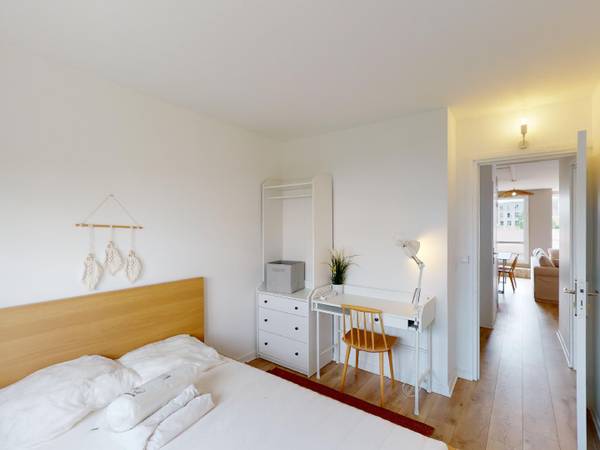 Colocation / Appartement 5 pièces de 96 m², Noisy-le-Grand, Place Louis Aragon / Photo 2