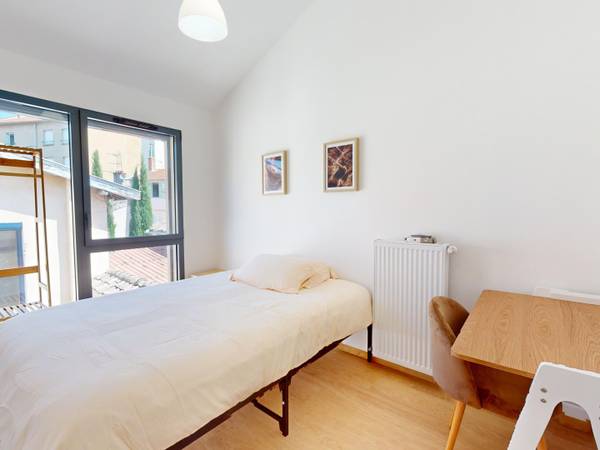 Colocation / Maison 8 pièces de 200 m², Oullins-Pierre-Bénite, Rue Tupin / Photo 2