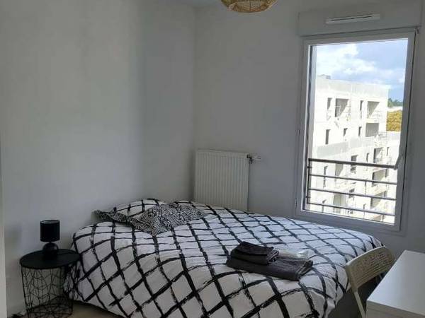 Colocation / Appartement 6 pièces de 105 m², Villejuif, Allée Arnaud Beltrame / Photo 2