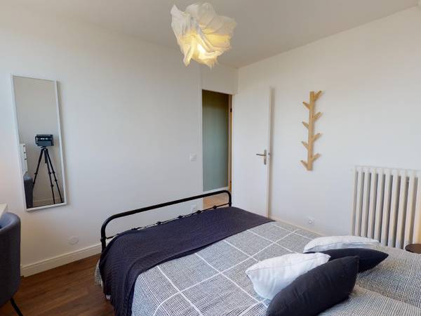 Colocation / Appartement 5 pièces de 80 m², Lyon, Boulevard des Etats Unis / Photo 2